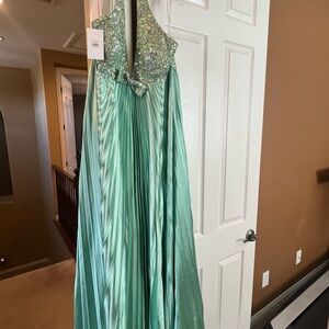 Elegant Green Sequin Prom Dress